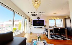 Top Floor City Center Flat With Free Parking